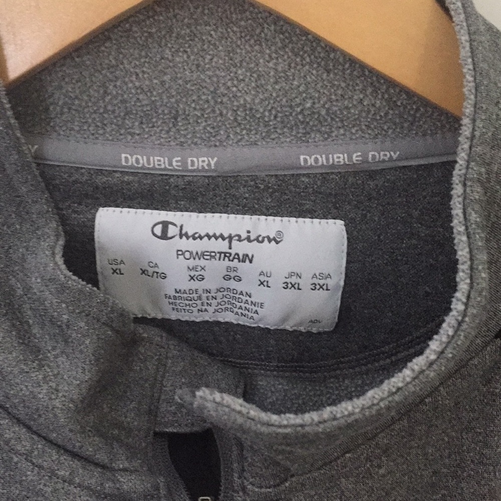 Men’s Champion zip up jacket
